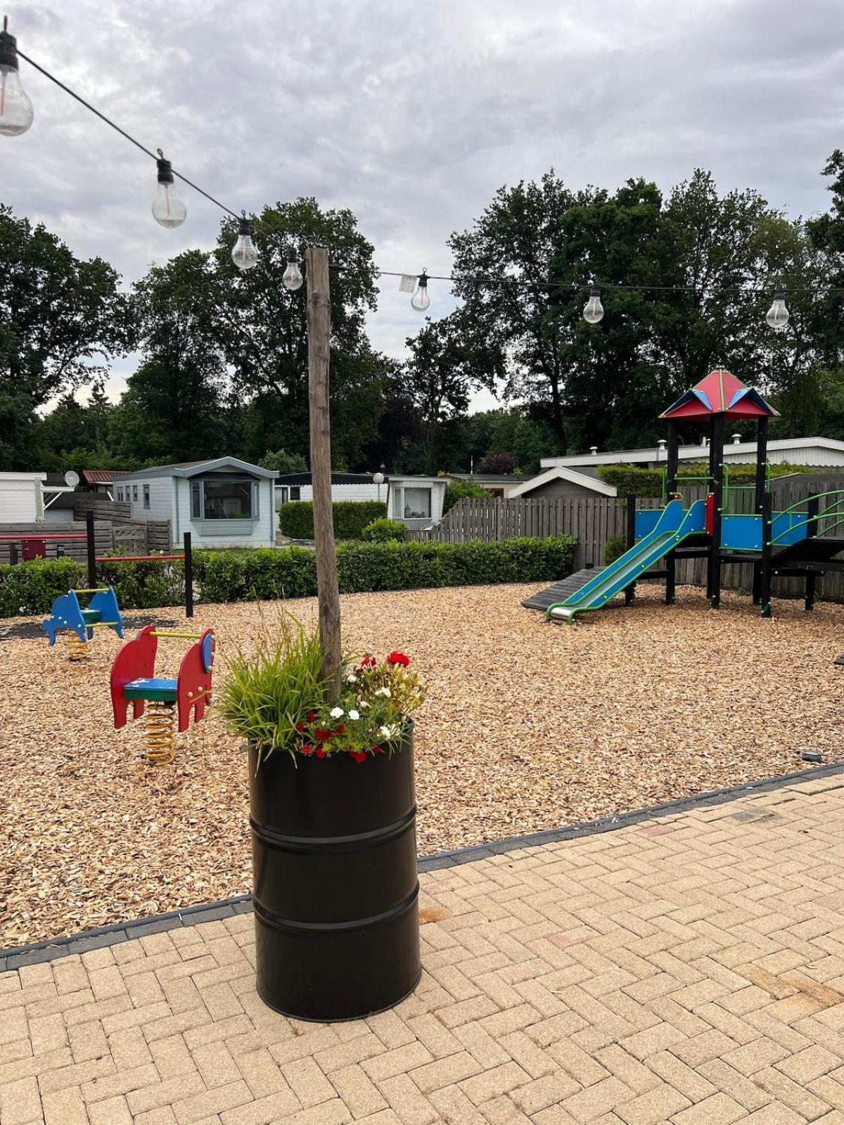 Retro Boshuisje Olijfje Met Omheinde Tuin Voor Natuurliefhebbers Chalet *