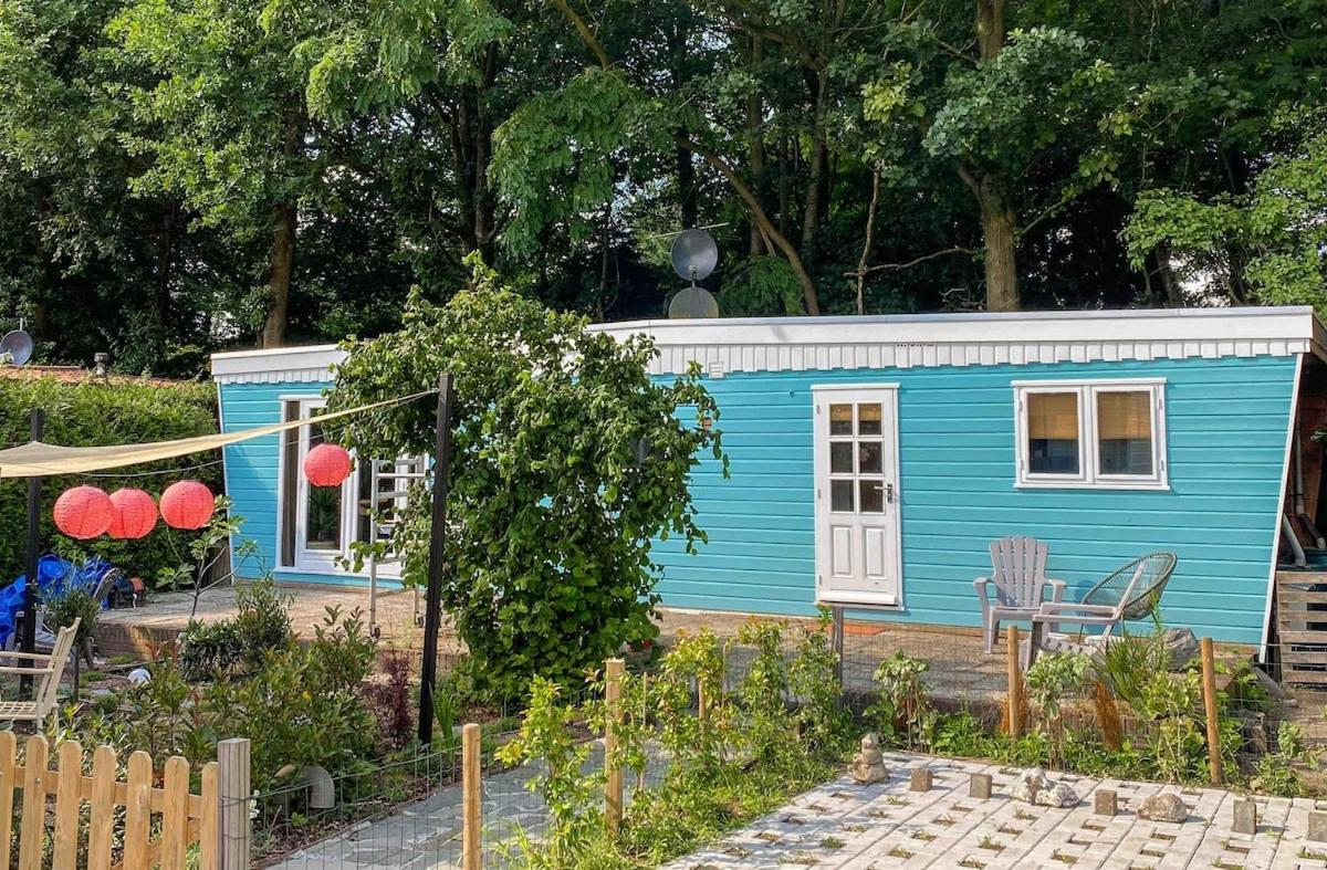 Retro Boshuisje Olijfje Met Omheinde Tuin Voor Natuurliefhebbers Chalet